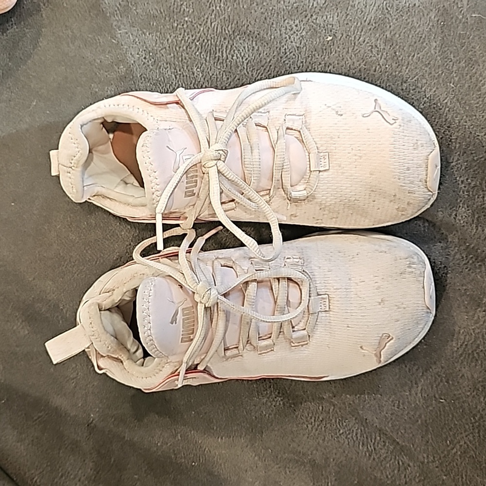 Peach/salmon colored Puma tennis shoes